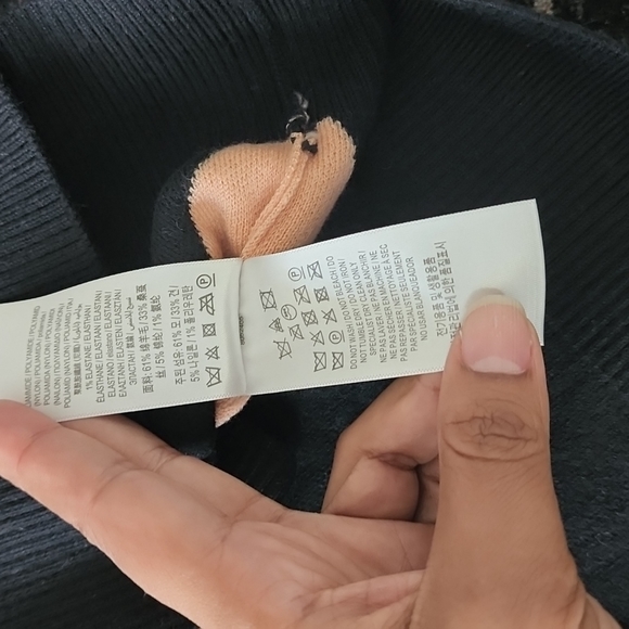 Chevron Intarsia Cashmere V-neck Sweater - Picture 4 of 4